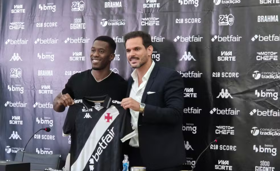 Cuesta Promete Dedicação Total ao Vasco em Apresentação