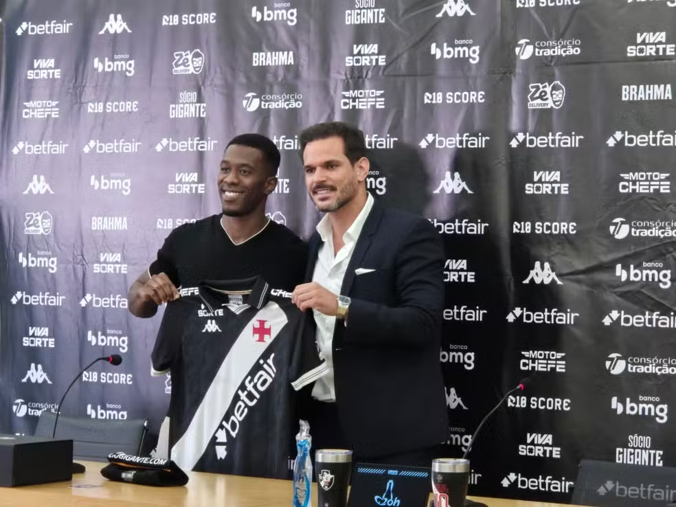 Cuesta Promete Dedicação Total ao Vasco em Apresentação